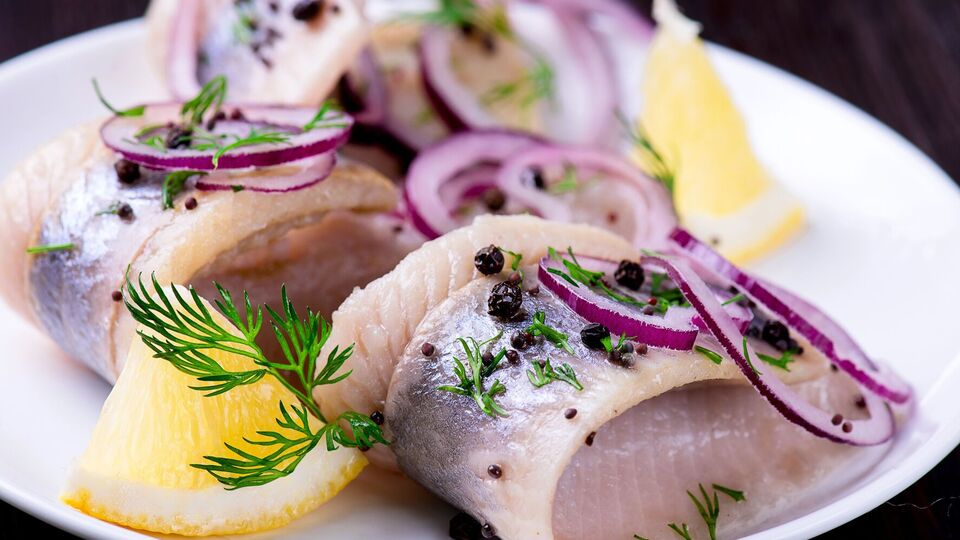 Сельдь маринуется за одну ночь