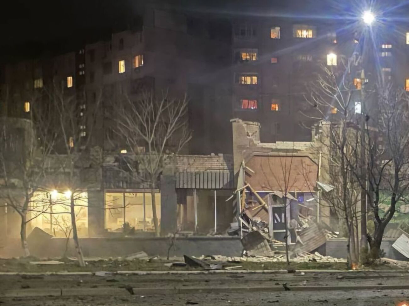 СМИ сообщили, что российская ракета попала в ресторан в Кривом Роге