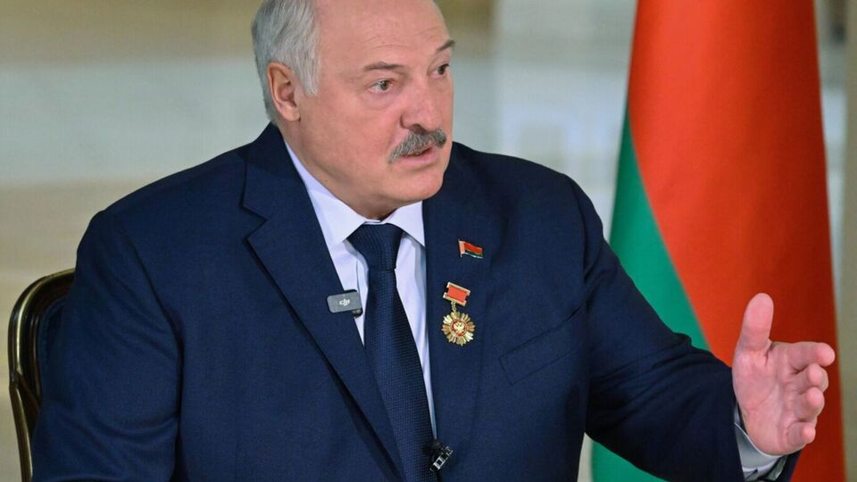 Лукашенко заявив, що Зеленський "як син" йому був