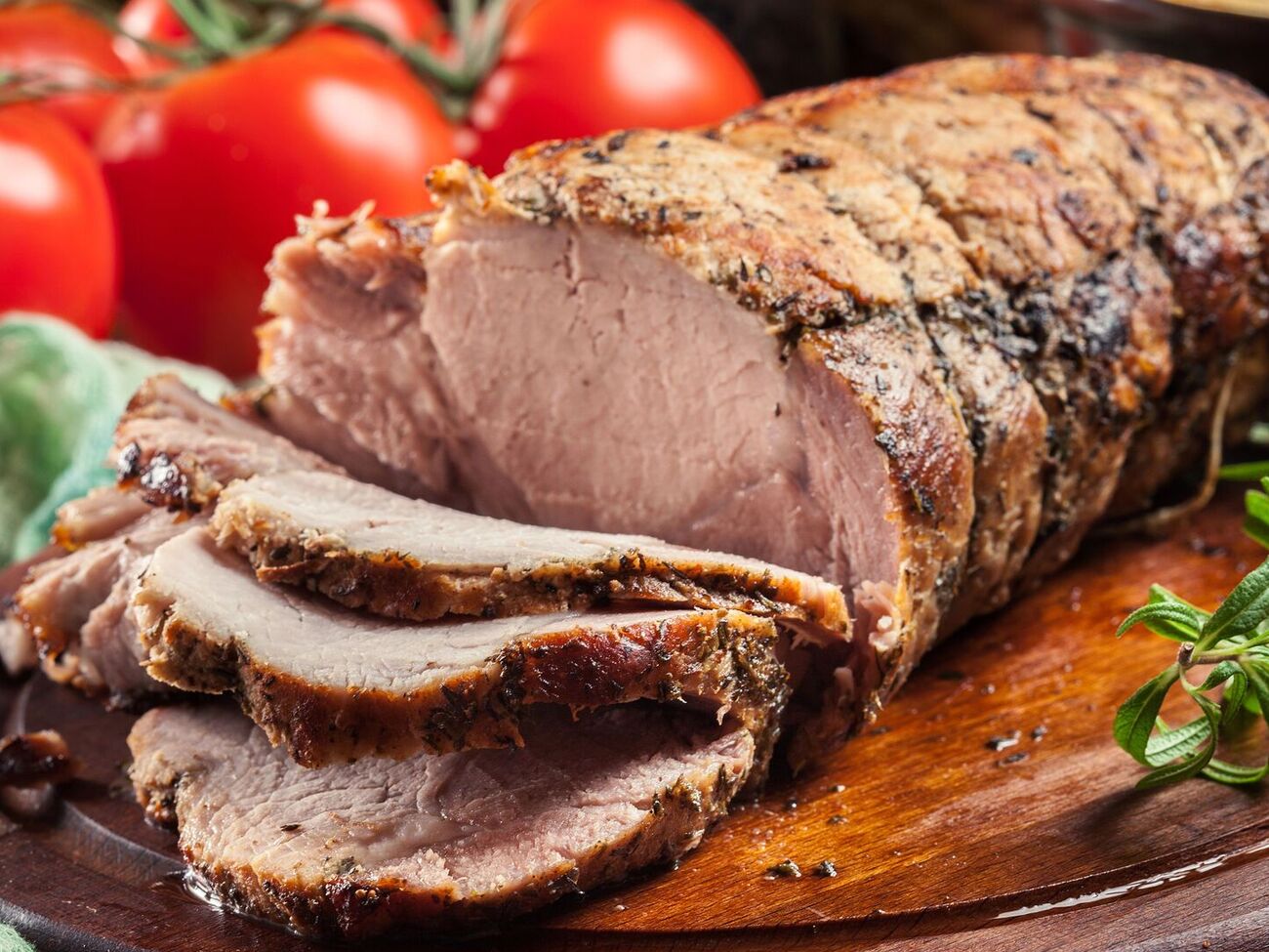 Буженину потрібно тушкувати три години