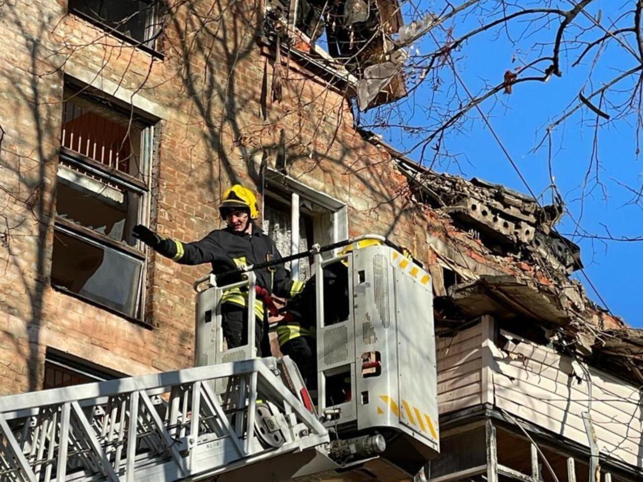 Удар беспилотников частично разрушил здание