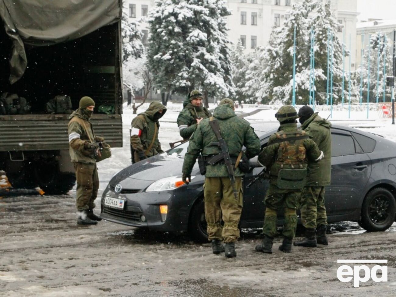 Адміністрація окупантів видає винятково паперові перепустки
