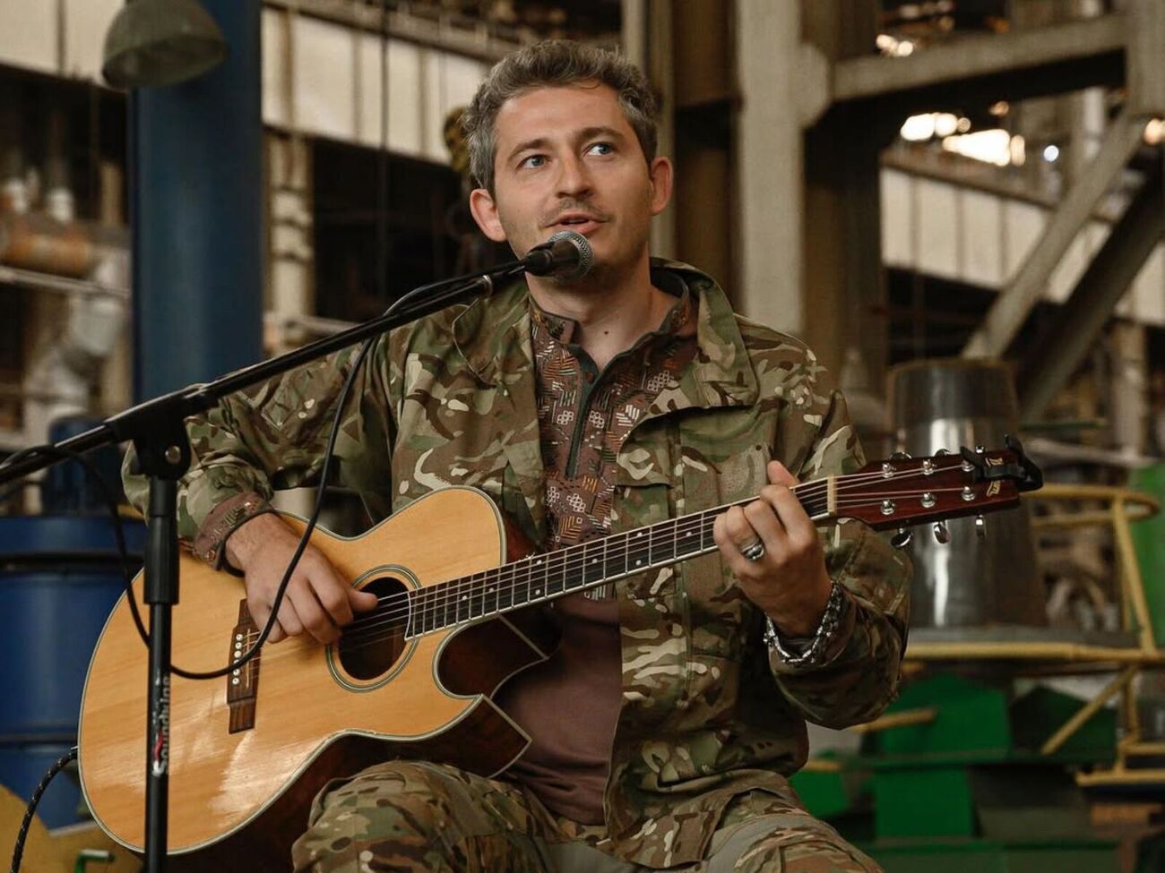 Серга родился в 1989 году в Черкассах в семье военнослужащего