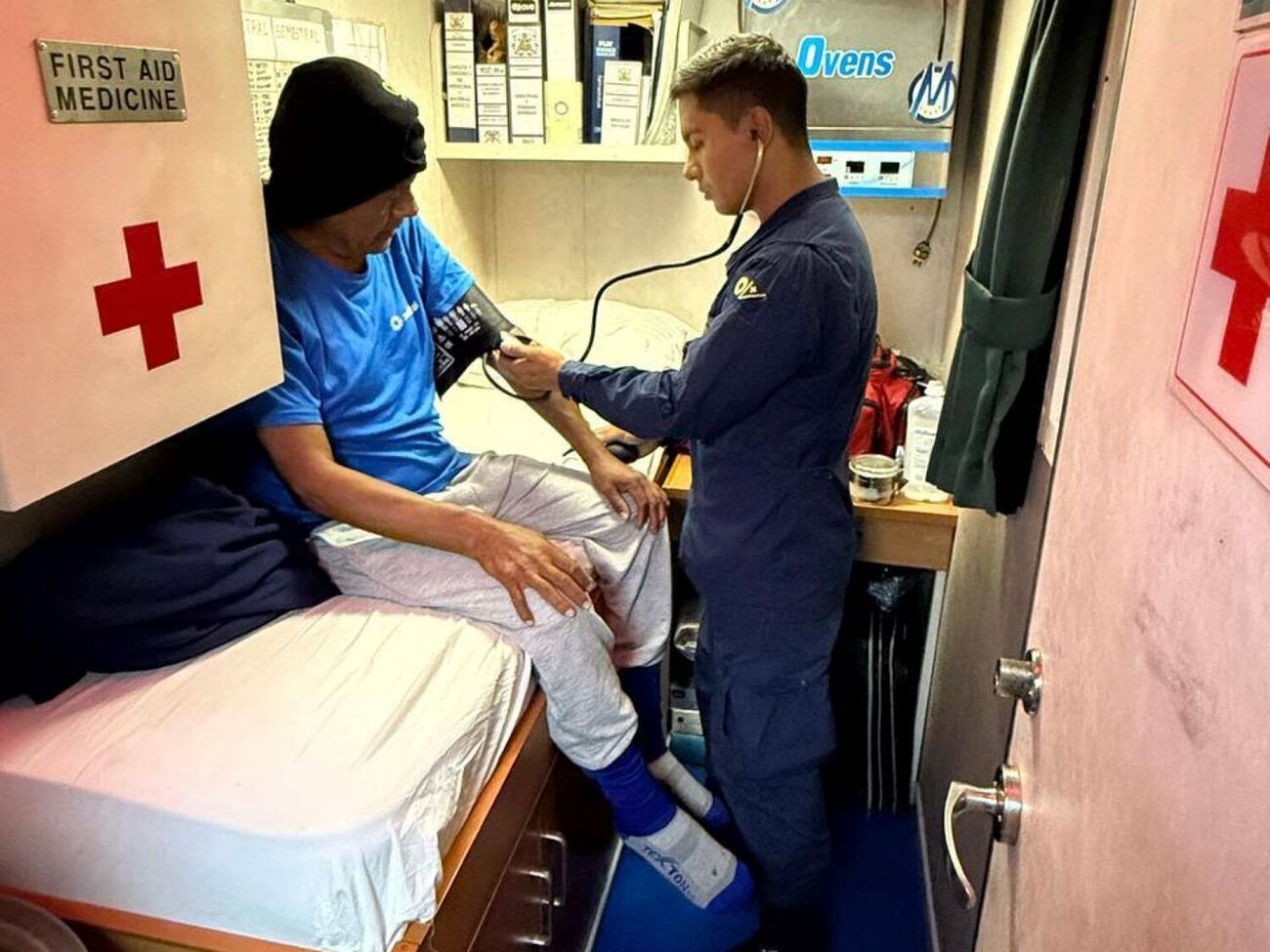 По словам мужчины, он питался тараканами, птицами, а иногда ел черепах