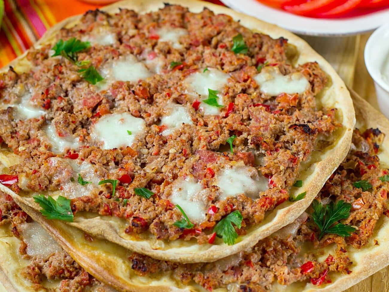 Для лахмаджуна вам знадобиться 450 г яловичого фаршу