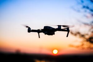 У Миропільській громаді FPV-дрон влучив у транспортний засіб, який розвозив хліб, розповіли у прокуратурі