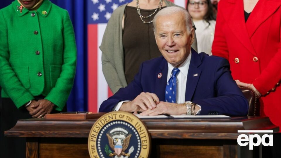 Байден лично не подписывал решений и мог не знать о них, считает Трамп