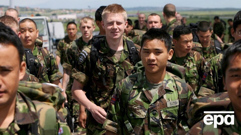 Журналісти підкреслили, що ці плани залежать від гарантій безпеки з боку США, без яких Великобританія не розгортатиме своїх військ в Україні