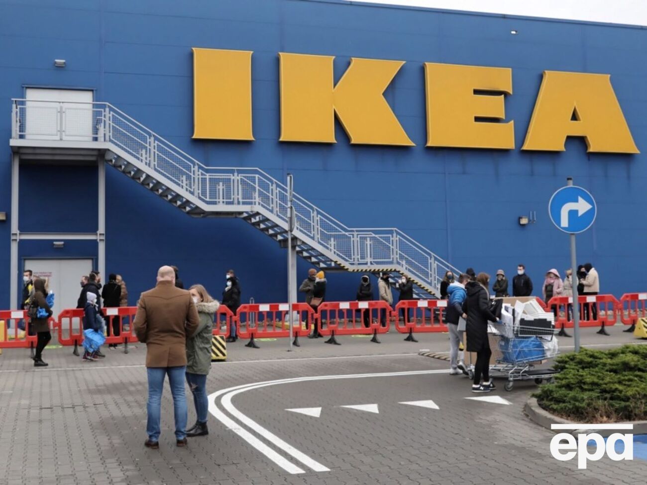 За підпал магазину фігуранти, ймовірно, отримали автомобіль BMW 530, розповіли в прокуратурі