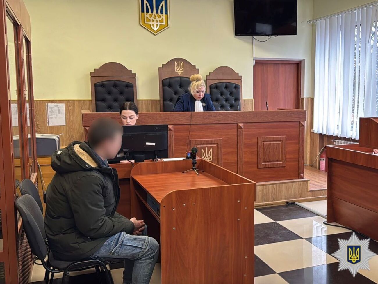 Підозрюваний тепер має з'являтися до слідчого й не порушувати визначені судом обмеження, пояснив Найєм