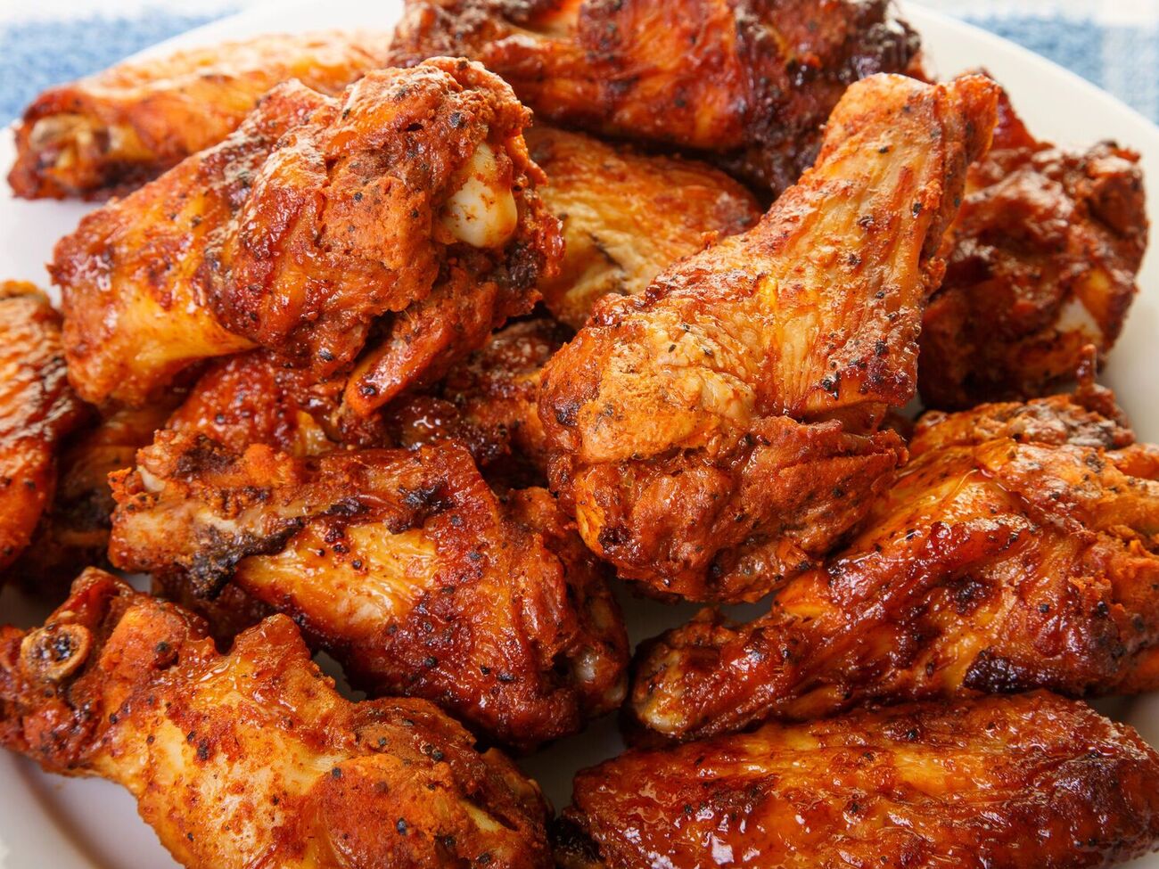 Для маринада вам понадобится шесть зубчиков чеснока