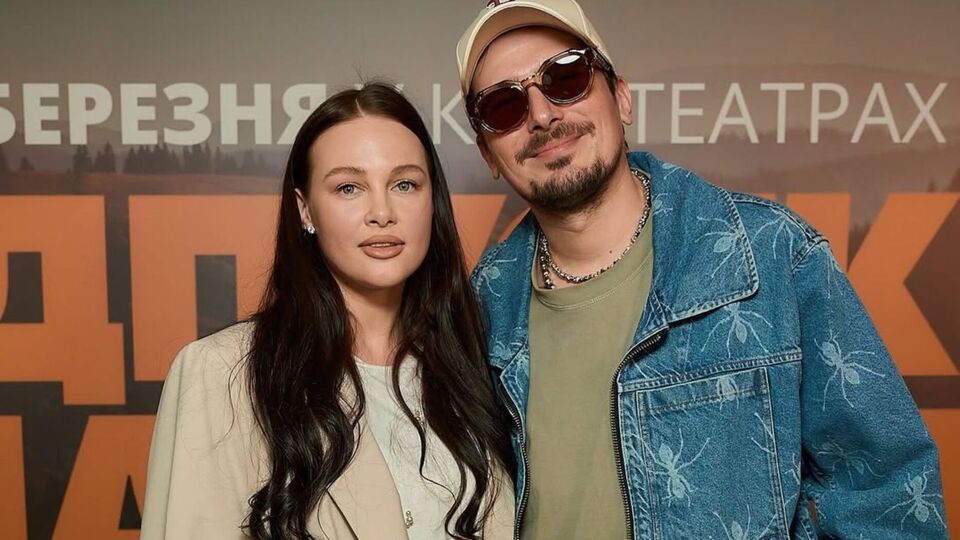 Позитив около года скрывал, что женат на Сахневич