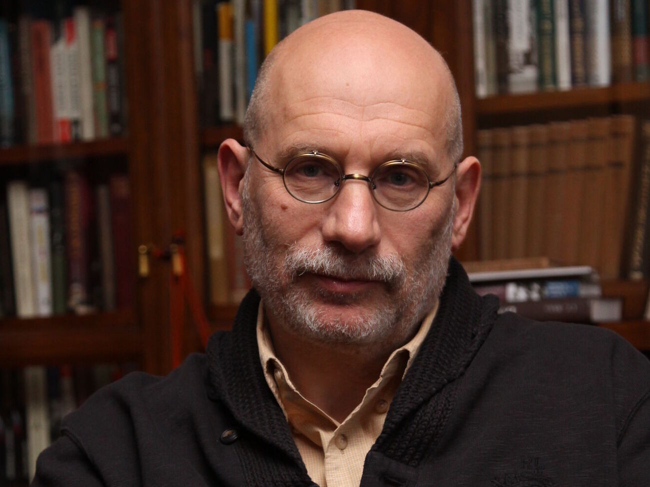 В РФ Акунин объявлен в розыск