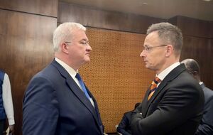 Глава украинского МИД отметил, что имел с Сийярто "конструктивный разговор"