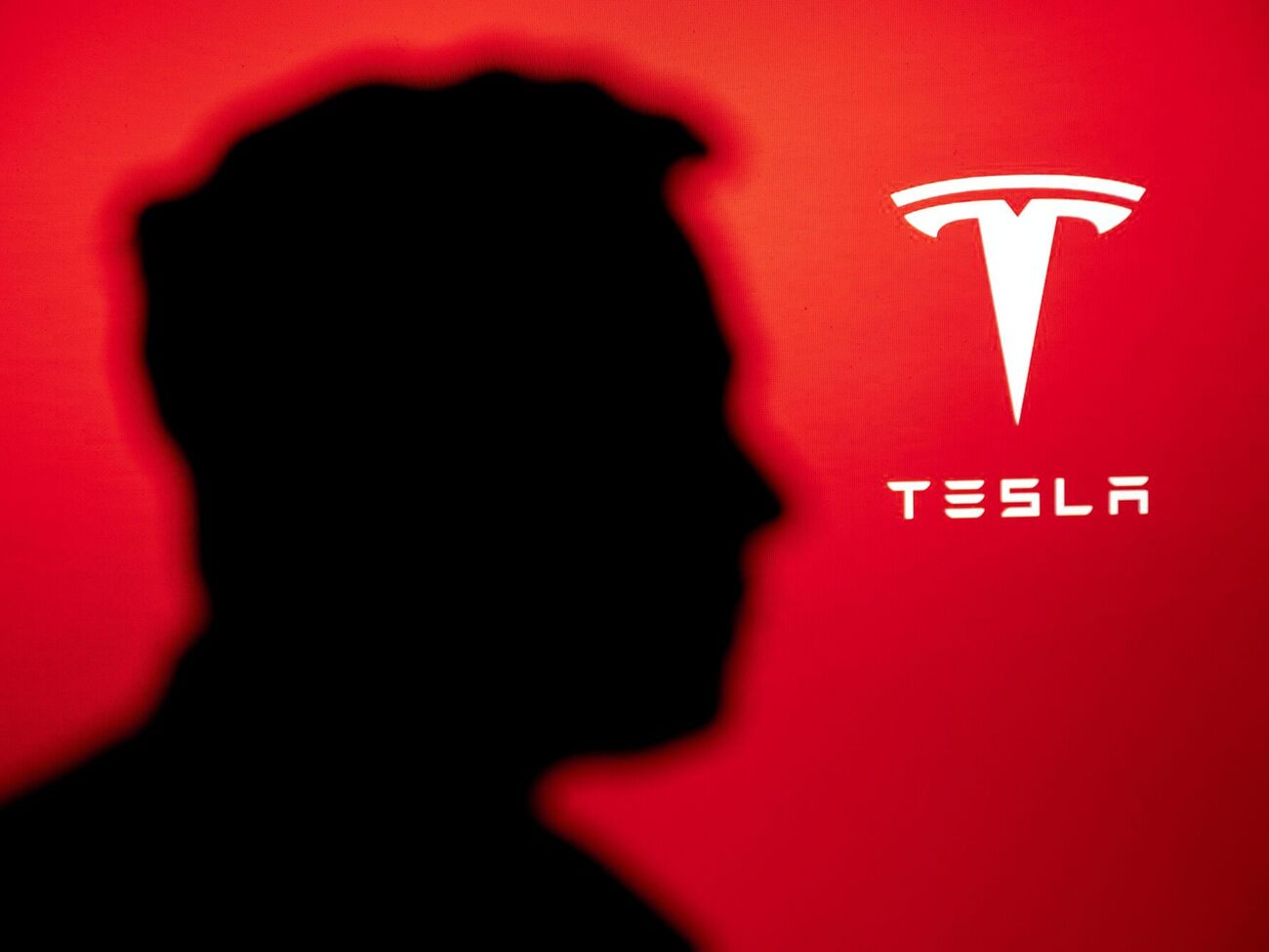 За три месяца рыночная стоимость Tesla уменьшилась более чем на $700 млрд, пишет FT