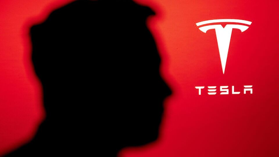 За три місяці ринкова вартість Tesla зменшилася на понад $700 млрд, пише FT