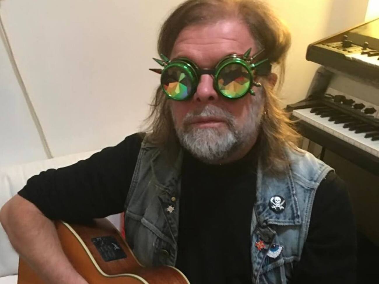 Гребенщиков проживає у Великобританії