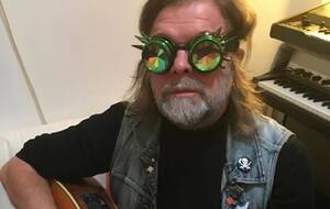 Гребенщиков проживає у Великобританії