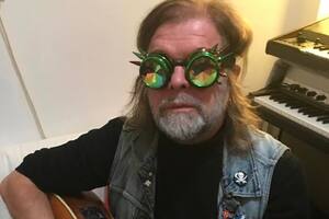 Гребенщиков проживает в Великобритании