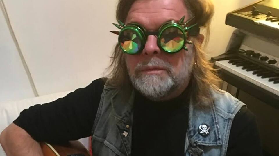 Гребенщиков проживає у Великобританії