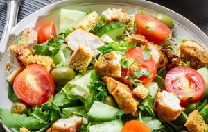 Ингредиенты для заправки нужно взбить в блендере