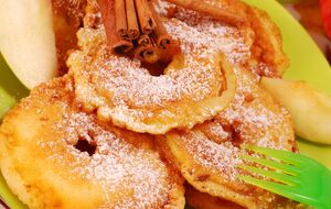 Перед подачей блюдо присыпают сахарной пудрой