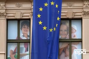 Как отмечают в статье, ЕС ввел значительные санкции против России, поэтому его участие в переговорах необходимо