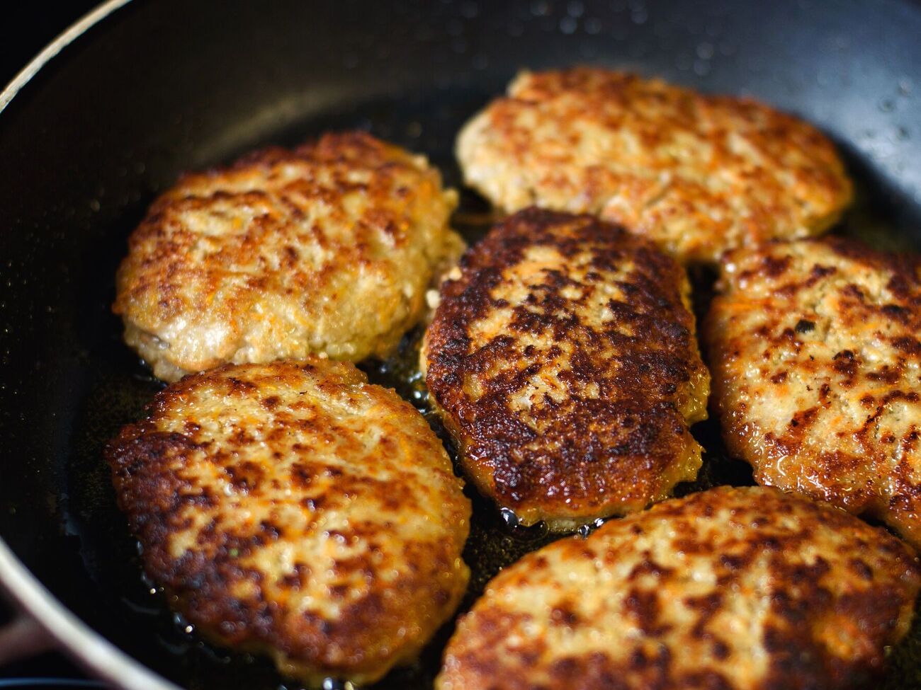 Во время приготовления фарш впитает влагу и останется сочным