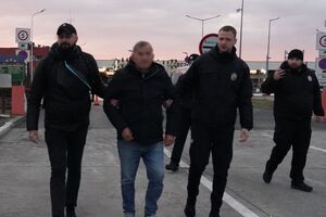 Екстрадованого українські правоохоронці забрали на кордоні у Львівській області