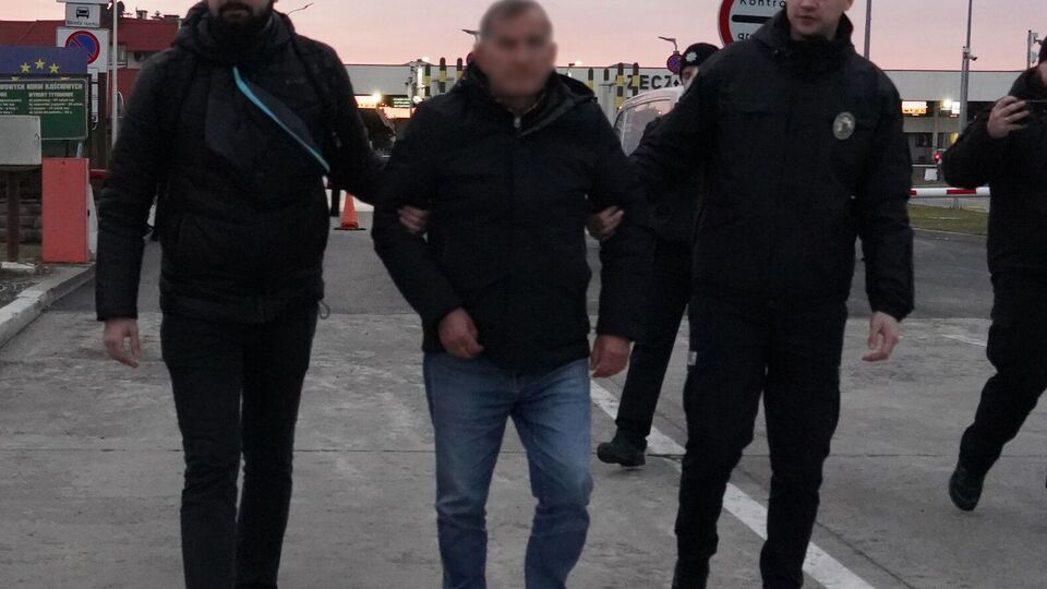 Екстрадованого українські правоохоронці забрали на кордоні у Львівській області