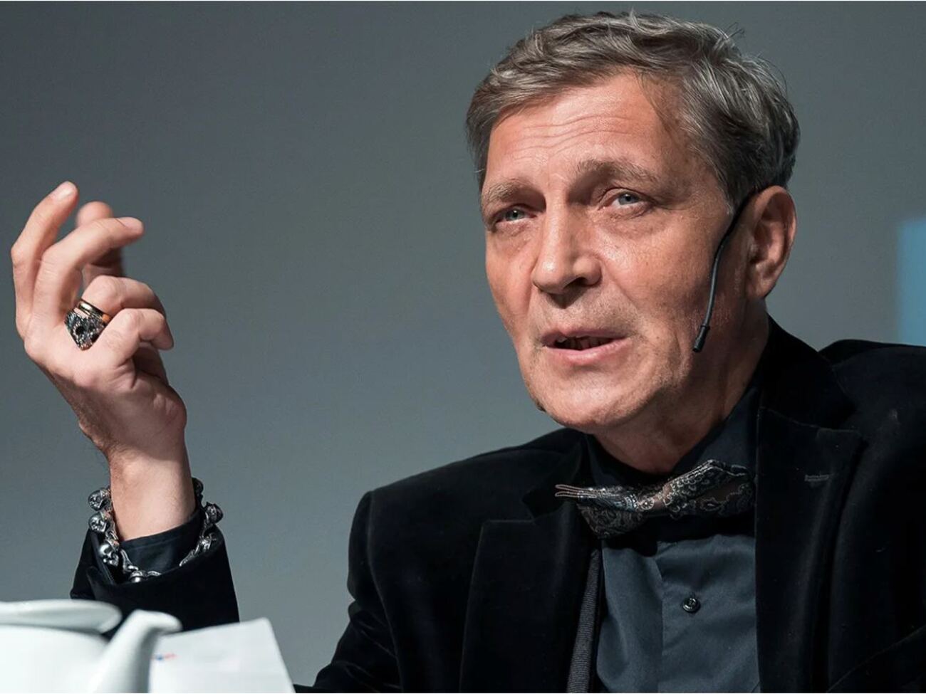 Невзоров живе в Європі