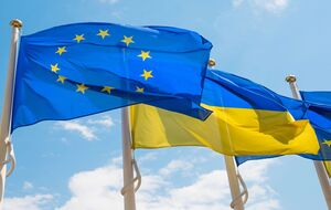 Также в проекте заключения саммита ЕС говорится о готовности стран-членов оказывать дальнейшее санкционное давление на РФ