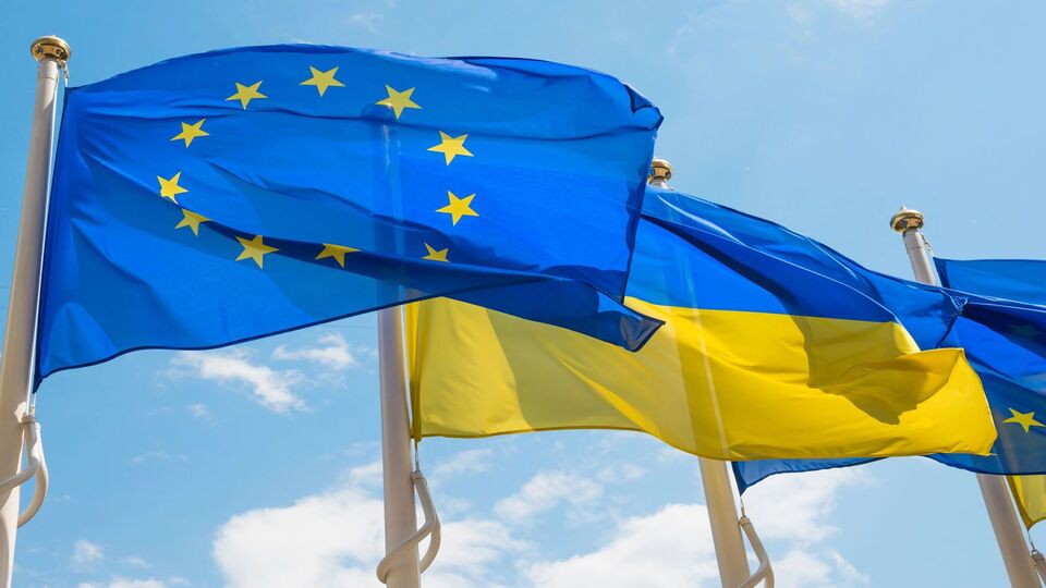 Також у проєкті висновків саміту ЄС ідеться про готовність країн-членів чинити подальший санкційний тиск на РФ