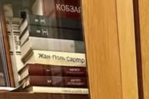 Костенко родилась 19 марта 1930 года