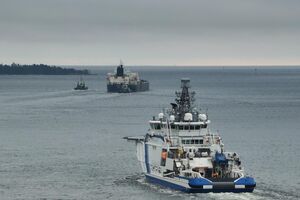 Танкер сопроводили до выхода из вод Финляндии