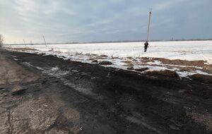 В сообщении говорится, что взрыв прогремел в момент, когда к месту работ подъехала машина с горячим асфальтобетоном