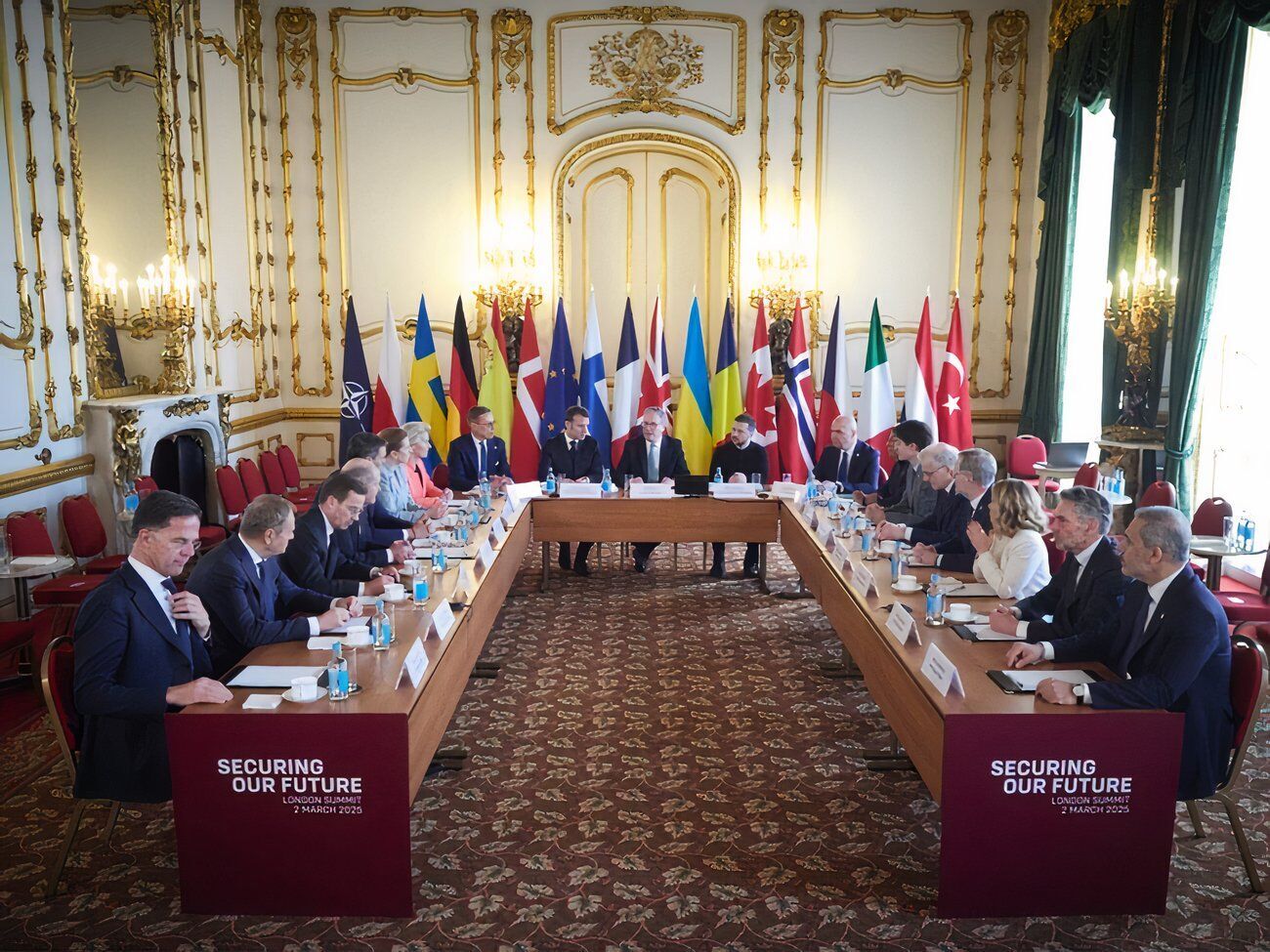 По итогам встречи лидеры стран подчеркнули важность предоставления прочных гарантий безопасности как основы возможного перемирия