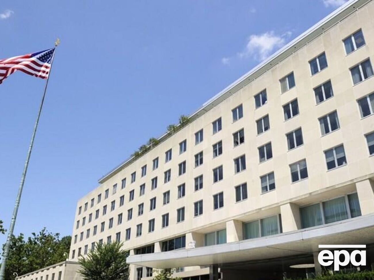 Брюс: Что я могу сказать вам – так это то, что теория заговора, или страх, или что угодно не соответствует действительности