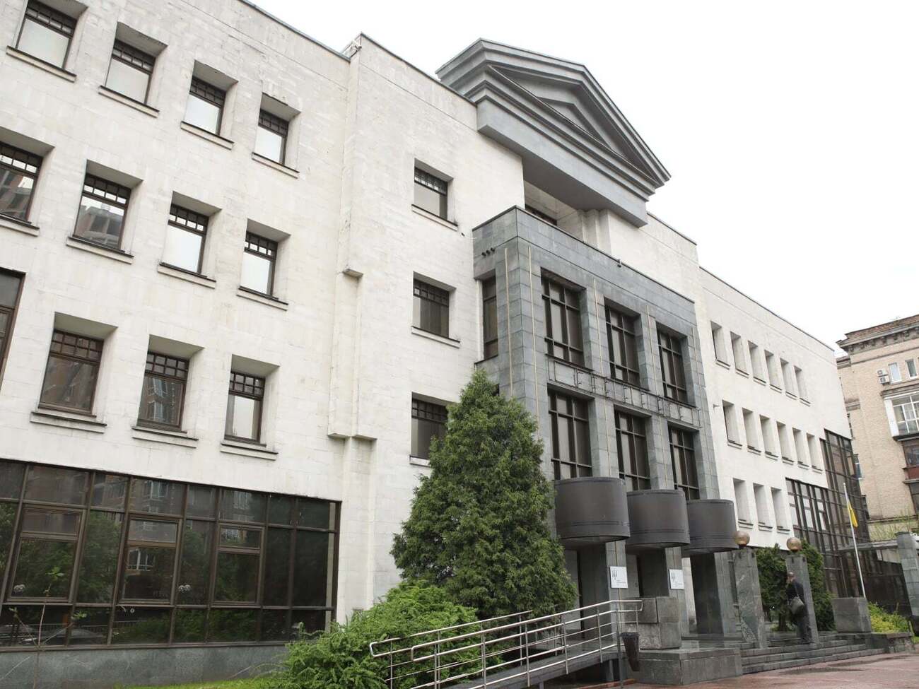 In many cases, it seems that the activities of HACC are reduced to compensating for the shortcomings of detectives and prosecutors, Melnyk noted