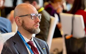 Яценюк рассказал, какая комбинация сил и средств, по его мнению, позволит Украине выстоять и выиграть в войне