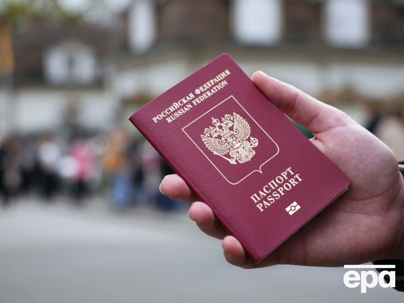 Украинцев в оккупации вынуждают принимать гражданство РФ под угрозой выдворения