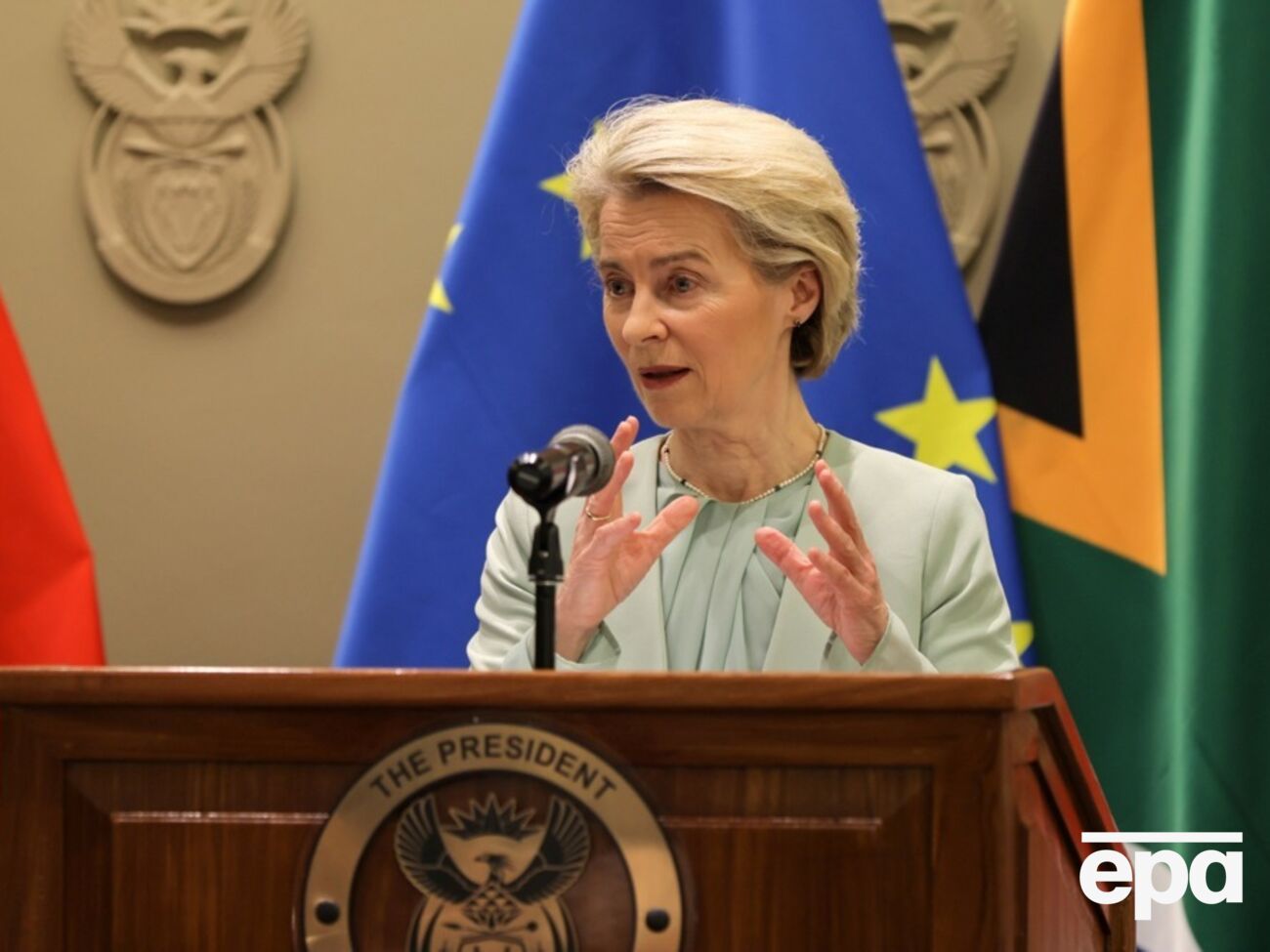 В "Белой книге" говорится, что Европа должна инвестировать в безопасность и оборону континента, продолжая поддерживая Украину, чтобы защитить себя от агрессии России