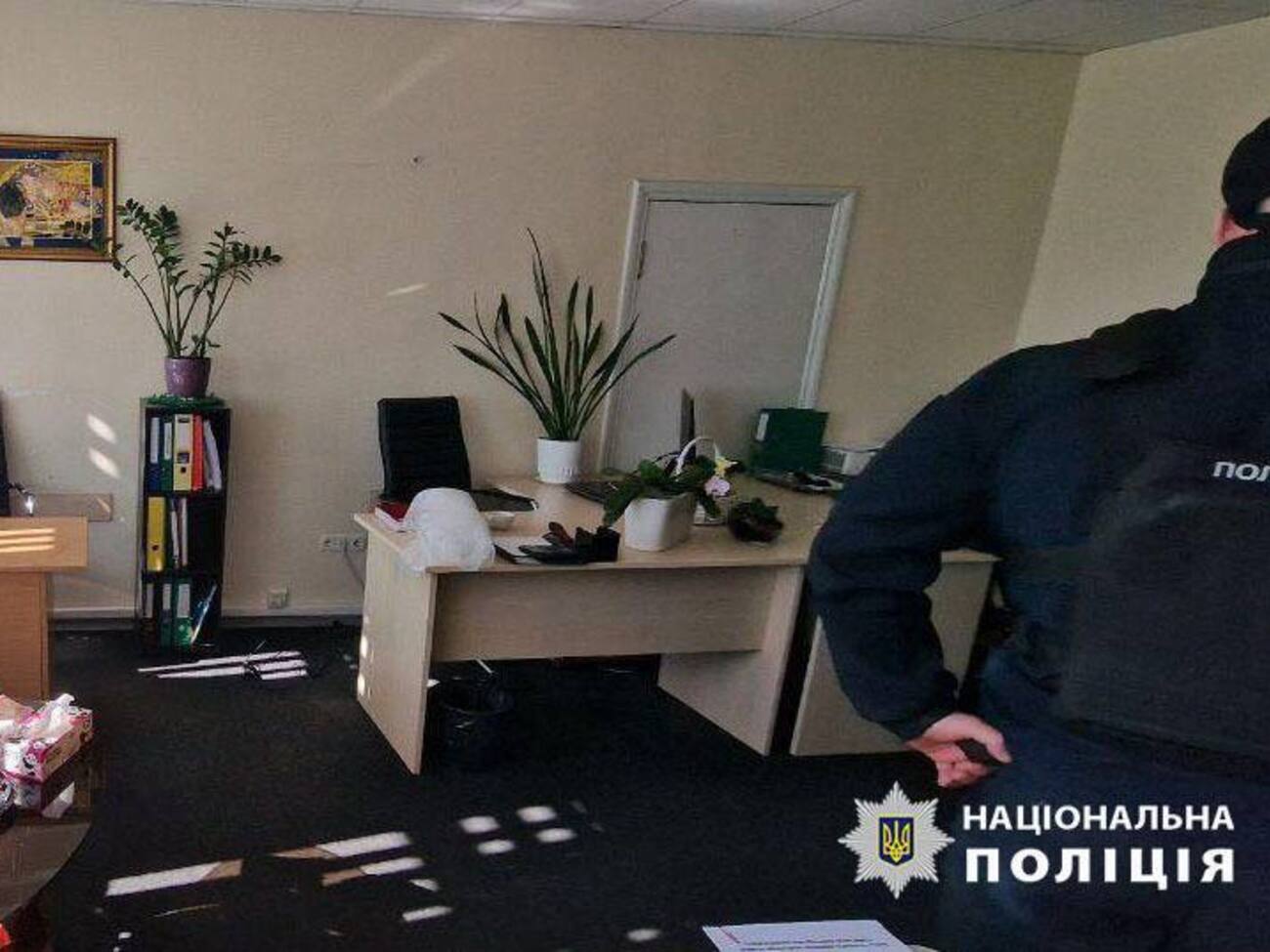 Стрелок добрался на автомобиле до одного из мостов и прыгнул в Днепр, сообщили правоохранители