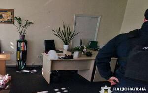 Стрелок добрался на автомобиле до одного из мостов и прыгнул в Днепр, сообщили правоохранители