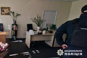 Стрелок добрался на автомобиле до одного из мостов и прыгнул в Днепр, сообщили правоохранители
