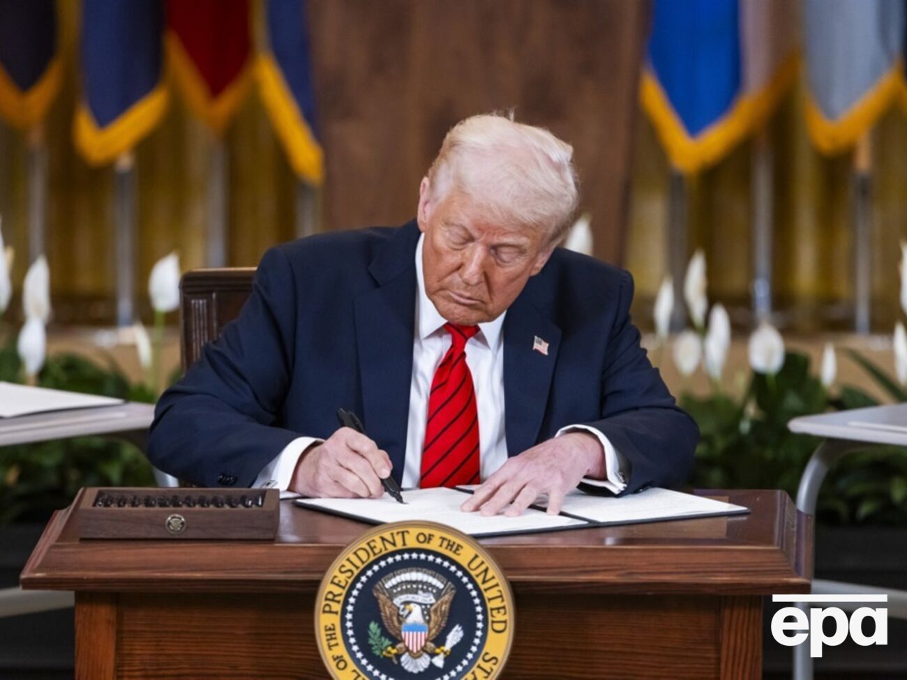 Трамп в Белом доме подписал распоряжение относительно департамента образования