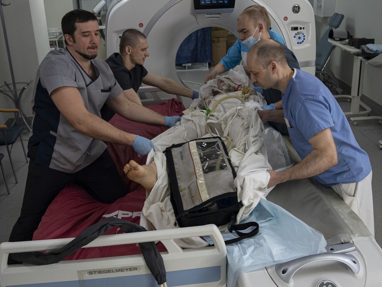 КТ делают даже бойцам без сознания