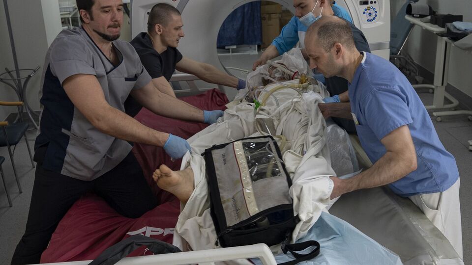 КТ роблять навіть непритомним бійцям