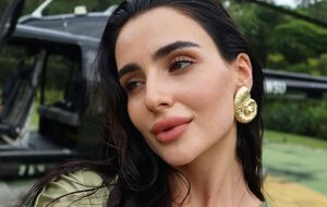 Тринчер в прошлом принимала участие в детских вокальных конкурсах