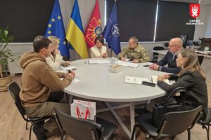 "Ми супроводжуємо наших захисників і захисниць від моменту виходу з полону", – зазначили в "Серці Азовсталі"